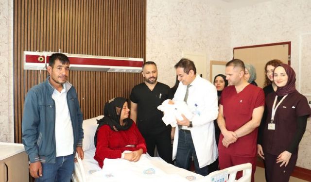 15 yıl sonra çocuk sahibi olan çift, bebeklerine doktorunun ismini verdi