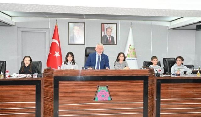 Ispartalı miniklerden Çünür Tepesi'ne oyun parkı kararı