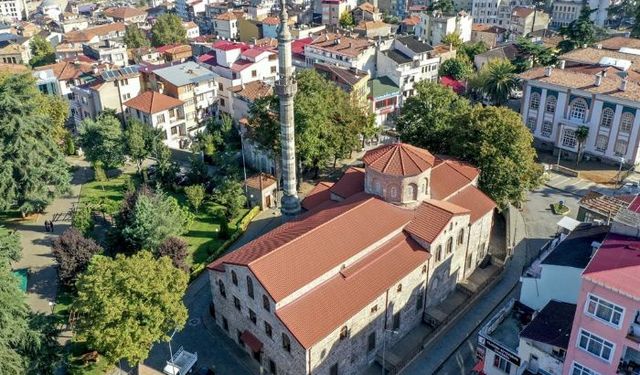 17 asırlık camide tarihe yolculuk
