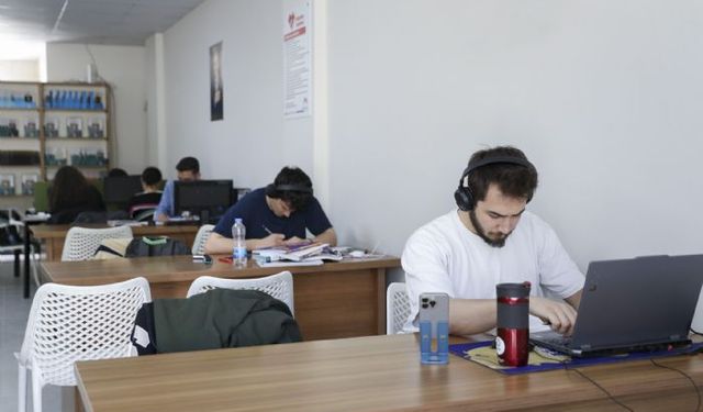 Gülnar Okuma Salonu öğrencilerin uğrak noktası
