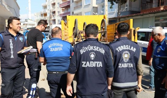 Toroslar Zabıtası halk sağlığını tehdit eden ürünleri topladı