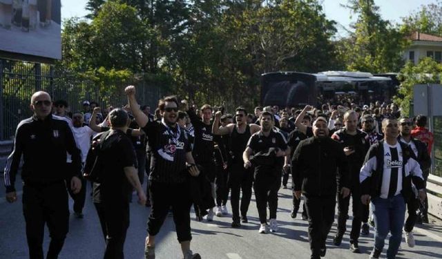 Beşiktaş taraftarı stada geldi