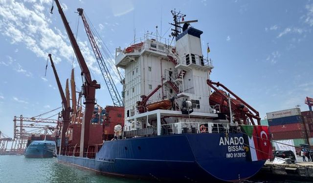 Mersin Limanı'nda çıkan gemi Sudan'a yardım ulaştıracak