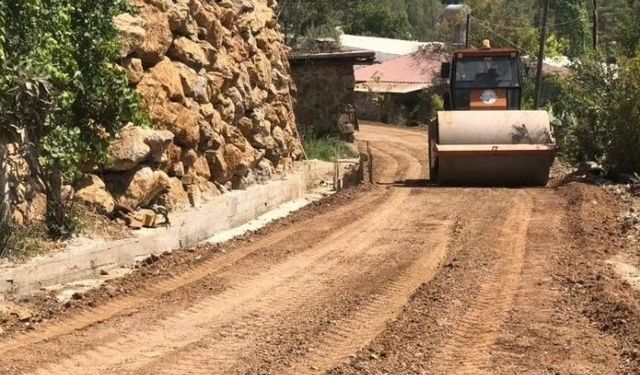 Bozyazı Belediyesi yol yapım çalışmalarına devam ediyor