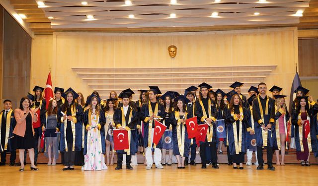 MEÜ’de Konservatuvar Mezuniyet Töreni Müzik ve Gururla Kutlandı