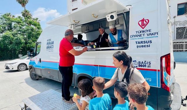 Tarsus Müftülüğü'nden Öğrencilere Dondurmalı Sürpriz