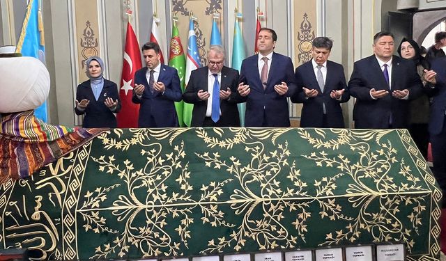 Bakan Göktaş’tan Ertuğrul Gazi Türbesi’ne Ziyaret