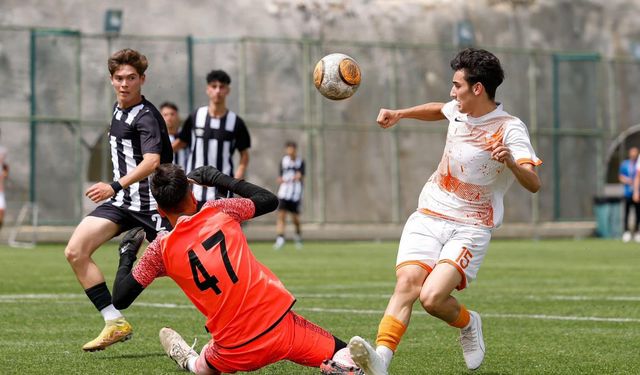 Yenişehir Belediyespor U-17’den Şampiyonluk Zaferi