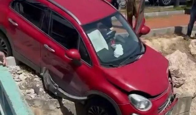 Tarsus’ta Korkutan Kaza: “Araç Kanal Kenarında Asılı Kaldı"