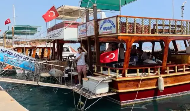 Mersin’deki Köpek Balıkları, Turizmcileri Korkuttu