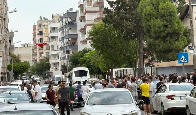 Mersin’de Sınavı Biten Öğrenci Ailesine Koştu