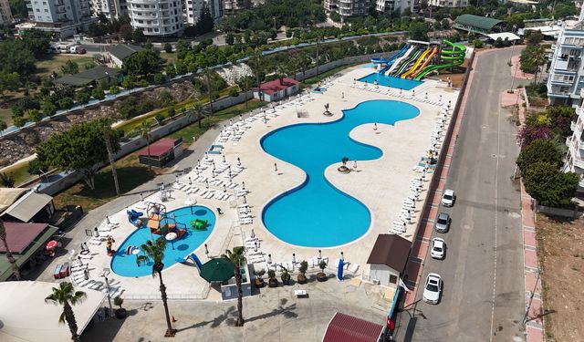 Hem serinlemenin hem de eğlencenin adresi: Mezitli Su Parkı