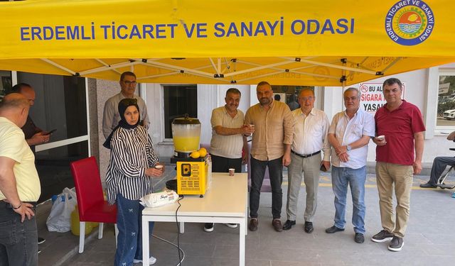 Erdemli TSO’dan Hastane Girişinde Doğal Limonata İkramı