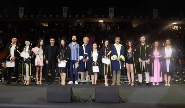 Toros Üniversitesi Mezunlarına “Mesleğe Hoş Geldiniz” Belgesi Takdimi
