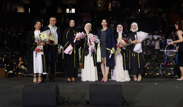 Toros Üniversitesi 2024-2025 Akademik Yılı Mezunlarını Uğurladı