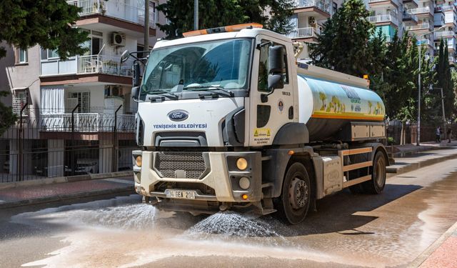 Yenişehir Belediyesi Havaların Isınmasıyla Temizlikte Vites Yükseltti
