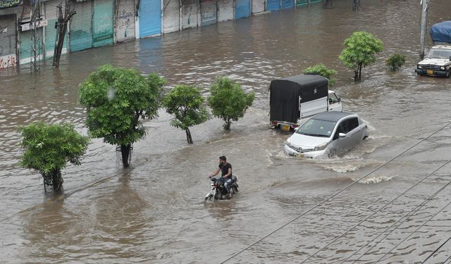 Muson Yağmurları Nedeniyle 57 Kişi Hayatını Kaybetti