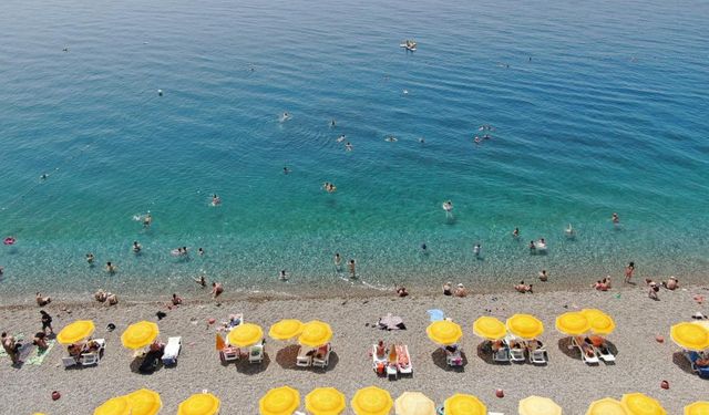 Antalya'da Bayramın Adresi Sahiller Oldu