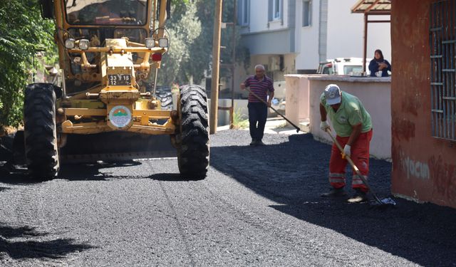 Toroslar’da Yollar Sil Baştan Yenileniyor: Mahalle Mahalle Asfalt Atağı