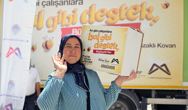 Mersin’de Arıcılara Altın Kovan Desteği: 1000 Üreticiye Ekipman Dağıtıldı