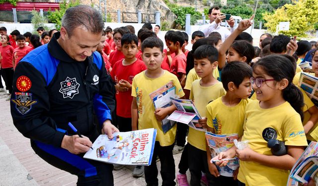 Türkiye’nin İlk Astronotu Alper Gezeravcı, Silifke’de Öğrencilerle Buluştu