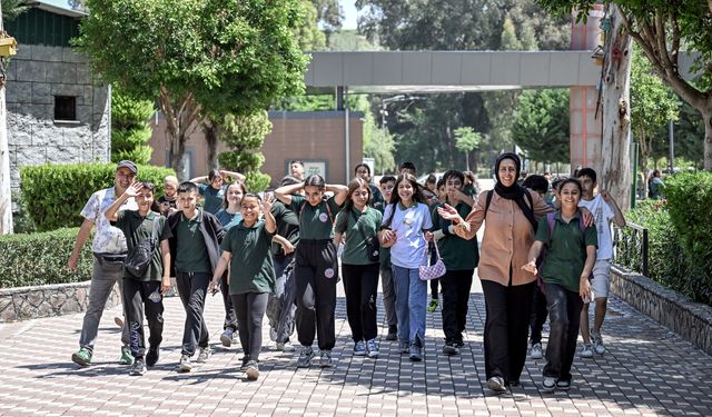 Çocuklar 'Minikbüs' İle Hem Geziyor Hem Öğreniyor