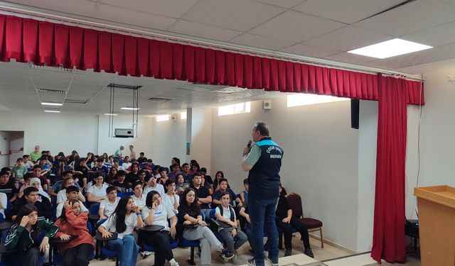 Mersin’de Öğrencilere Güvenlik ve Sosyal Medya Eğitimi