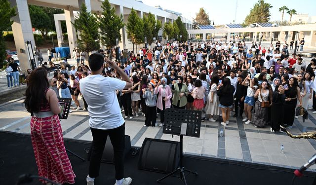 Mersin’de YKS Adaylarına Moral Konseri Düzenlendi