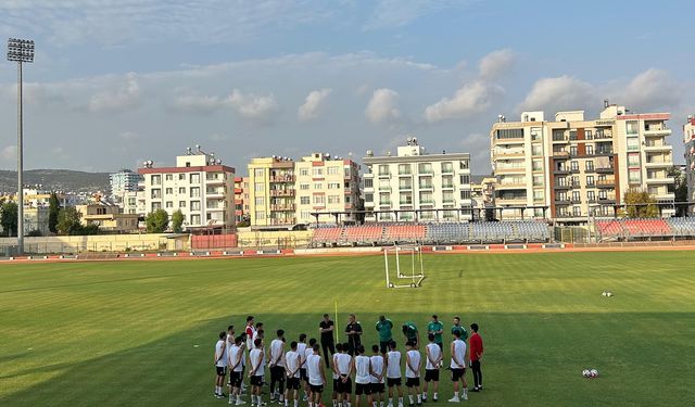 Silifke Belediyespor Sahaya İndi