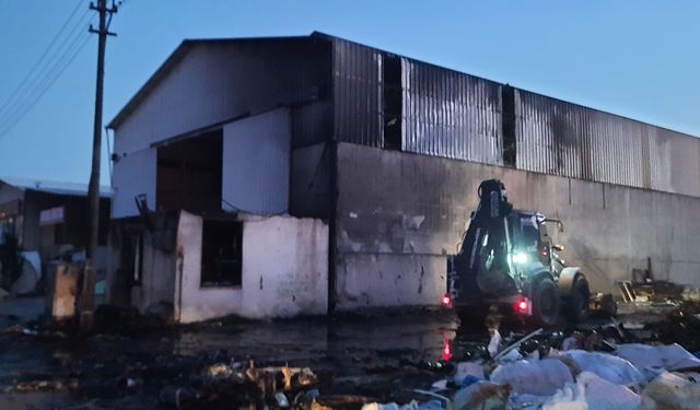 Bucak’ta Sanayi Sitesinde Yangın Paniği