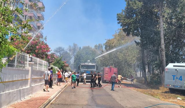 Bütün Şehir Seferber Oldu, Yangına Müdahale Ediliyor