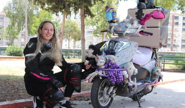 Oyuncaklarla Dolu Motosiklet Trafikte İlgi Odağı Oldu