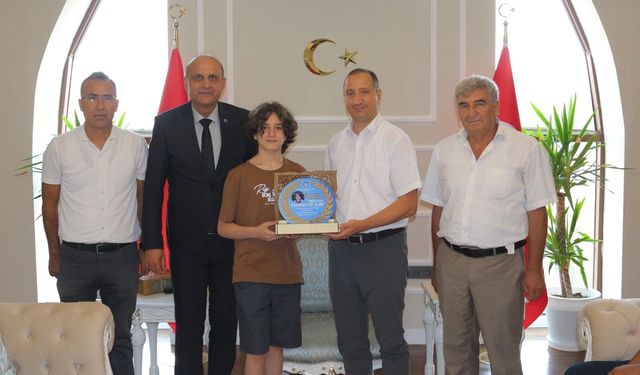 Tarsus Kaymakamı, LGS ve YKS Türkiye Şampiyonlarını Makamında Ağırladı