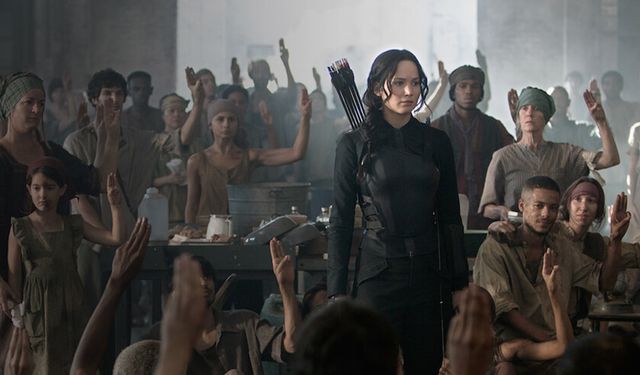 Açlık Oyunları: Alaycı Kuş (The Hunger Games: Mockingjay) filminin konusu nedir, oyuncuları kimler, ne zaman çekildi?