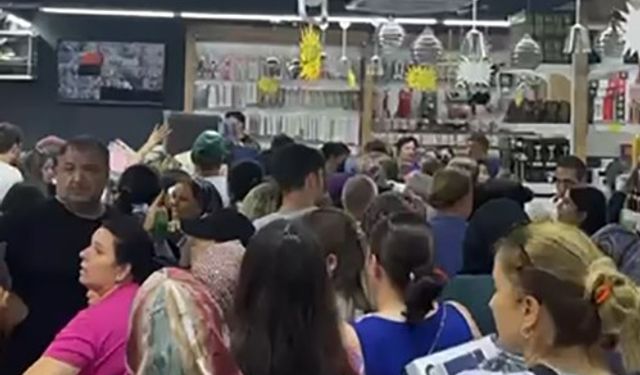 Zücaciye Mağazasının Açılışında Kaos: Bir Kadın Fenalaştı