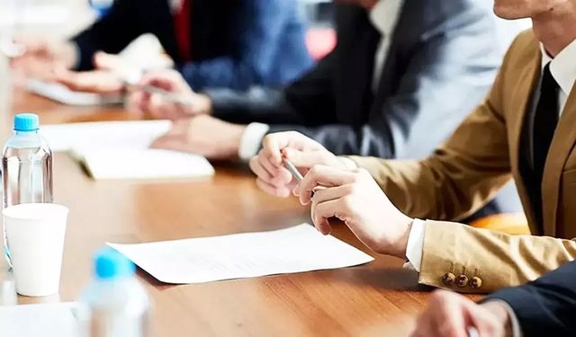 Adalet Bakanlığı 5 bin personel alımı başladı! İşte başvuru şartları, e-Devlet ve Kariyer Kapısı ekranı