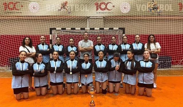 Mersin Analig Hentbol Kız Takımı’ndan Türkiye İkinciliği