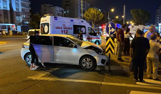 Kahramanmaraş’ta Polis Aracıyla Otomobil Çarpıştı: 4 Yaralı