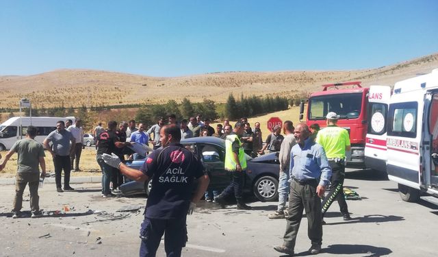 Afşin'de Zincirleme Kaza: 1 Kişi Hayatını Kaybetti, 8 Yaralı