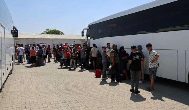 Suriye’ye Dönüş Yolu: Adana’dan 160 Suriyeli Daha Gitti
