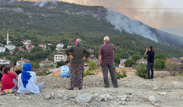 Karabük'te Orman Yangını Yeniden Alevlendi: Yeşilköy Köyü Tahliye Ediliyor