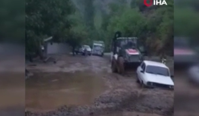 Feke’de Yağmur Taşkına Dönüştü: Yollar Ulaşıma Kapandı