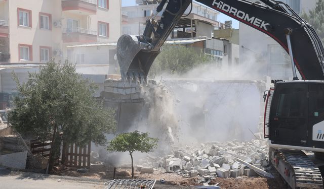 Toroslar’da Kamusal Araziye Yapılan İstilaya Son Verildi