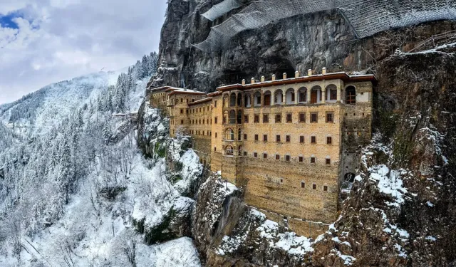 O manastırı sarp bir kayalığın üzerine kim, neden ve nasıl inşa etti?