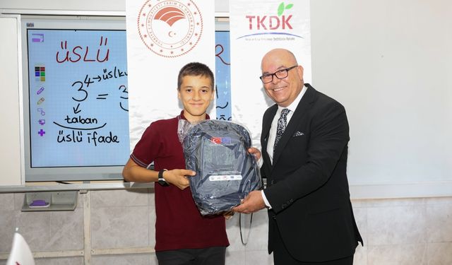 Mersin’de Öğrencilere Çanta ve Kırtasiye Yardımı