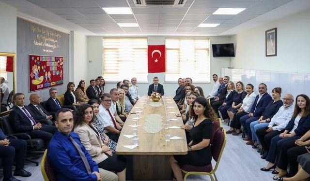 Mersin’de Öğretmenlerle Buluşma: Vali Toros Yeni Dönem Mesajı Verdi