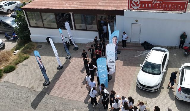 Silifke'de Öğrenciler Kent Lokantasında Yemek Yiyor