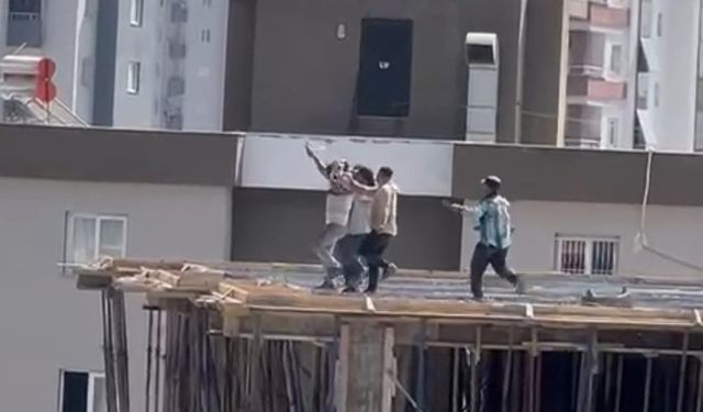 Müziğin sesini duyan işçiler 10. katta halay çekti
