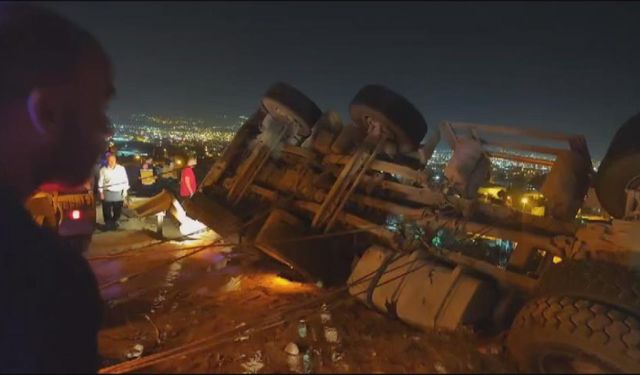 Hatay’da Kamyon Devrildi, Sürücü Ortadan Kayboldu