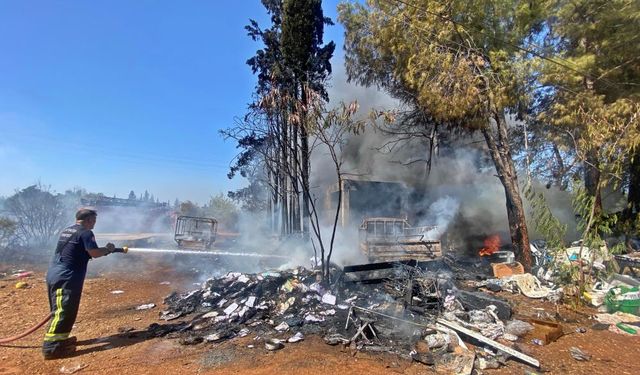 Antalya’da korkunç yangın: Ev, kamyonet, motosiklet kül oldu!